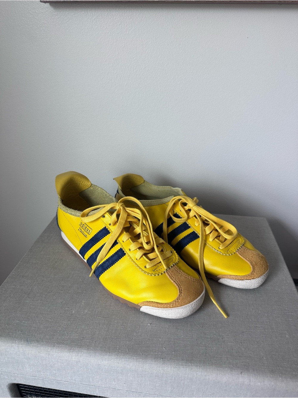adidas Italia Yellow Sneakers with Blue Stripes